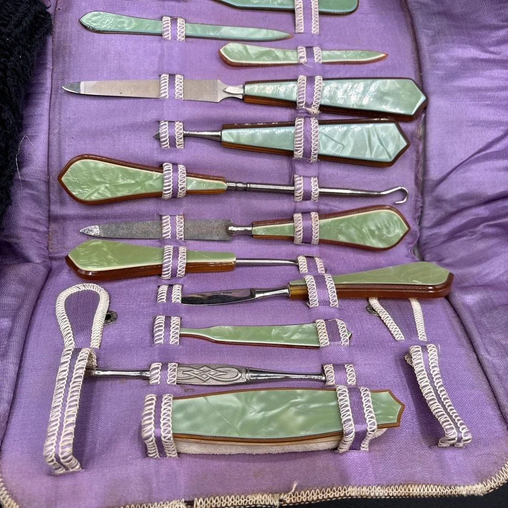 Vintage Art Deco Green Celluloid Vanity Manicure‎ Set Leather Case